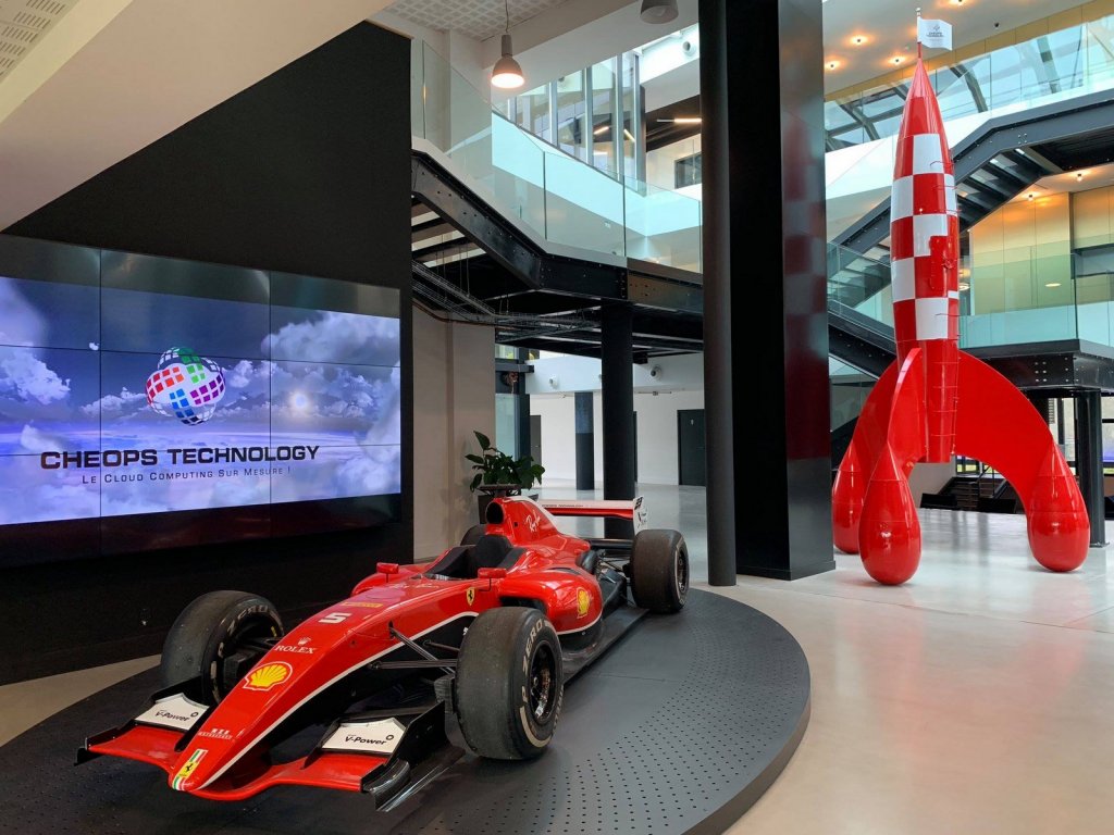 Mur d’images du siège de Cheops Technology à Canéjan, réalisé par AVMD