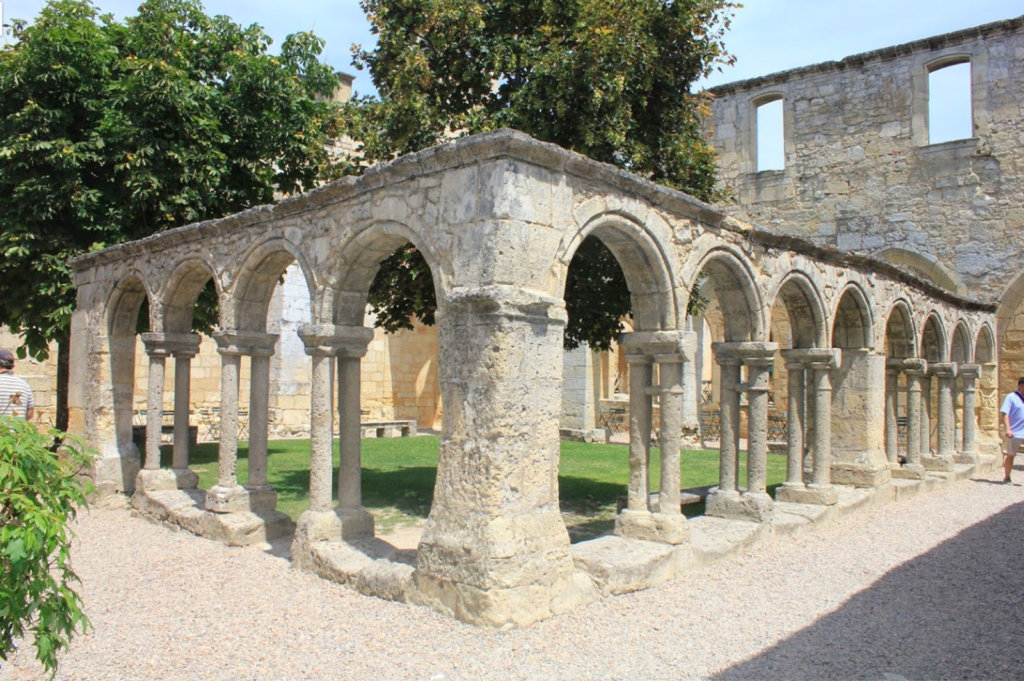 Cloître des Cordeliers à Saint-Émilion, sonorisé par AVMD dans le respect du site classé