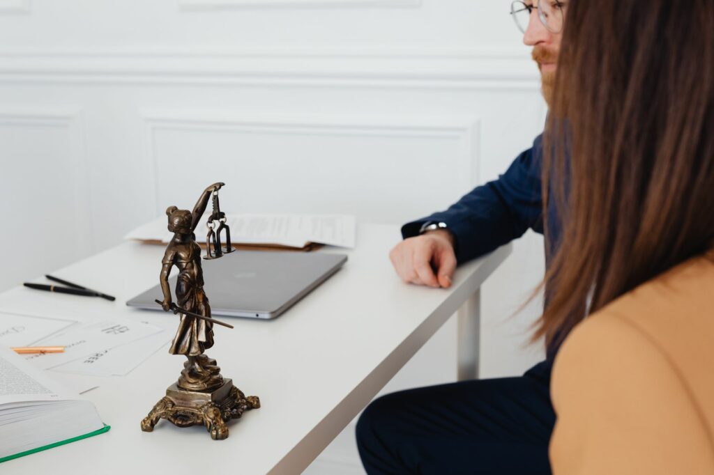 Visioconférence en cabinet d&rsquo;avocats : garantir la confidentialité des échanges et des audiences