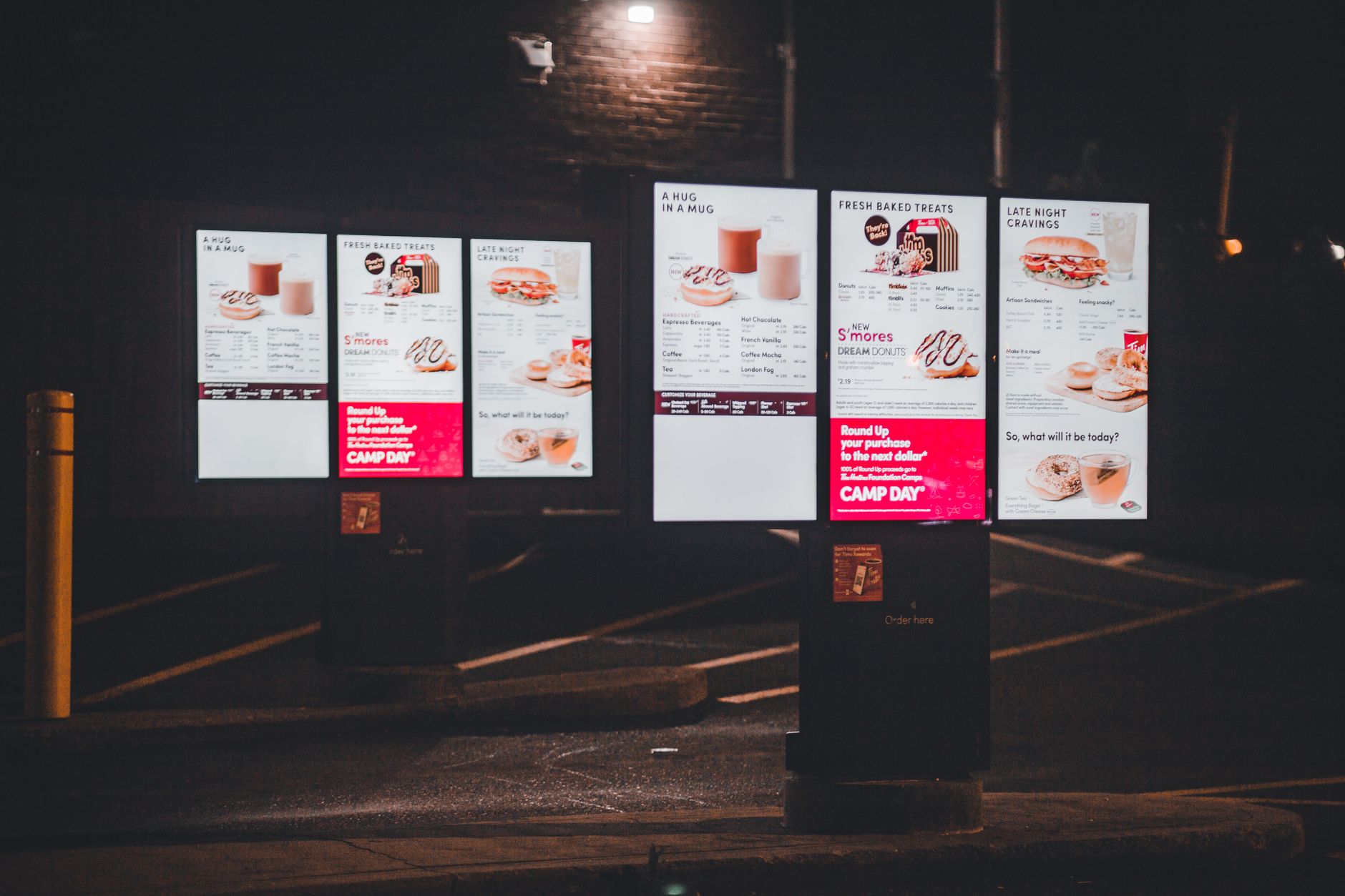 Menu boards numériques en restauration : digitaliser sa carte, ses prix et ses promotions